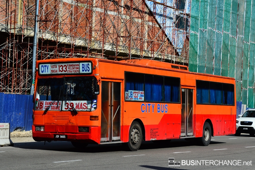 A Mercedes-Benz O405 (JDY9465) operating on City Bus bus service 133