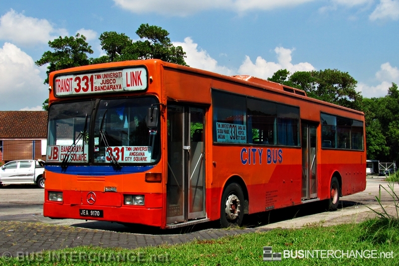 A Mercedes-Benz O405 (JEA9170) operating on City Bus bus service 331