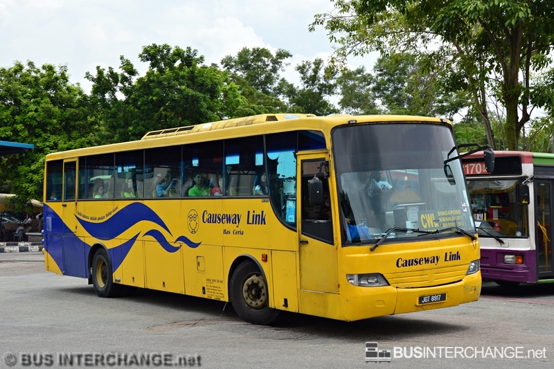 A MAN 18.250 / SL252 (A64) (JGT8917) operating on Causeway Link bus service CWL