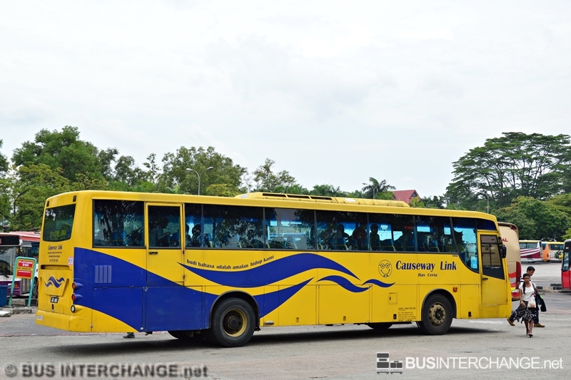 A MAN 18.250 / SL252 (A64) (JGT8917) operating on Causeway Link bus service CWL