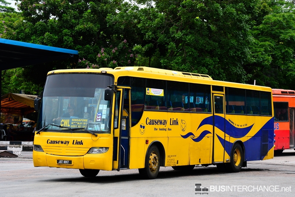 A MAN 18.250 / SL252 (A64) (JGT8917) operating on Causeway Link bus service CWL