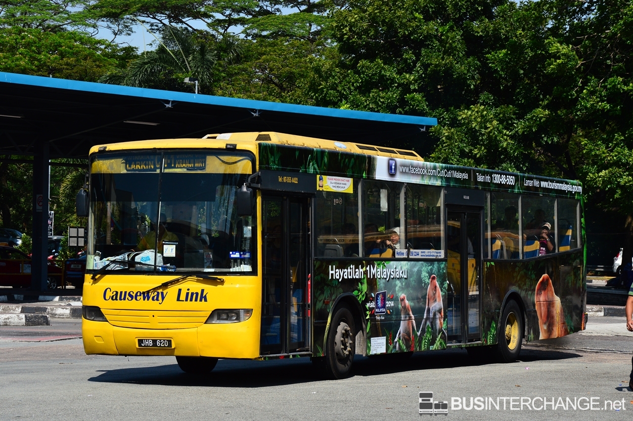 A MAN 18.250 / SL252 (A64) (JHB620) operating on Causeway Link bus service CW1
