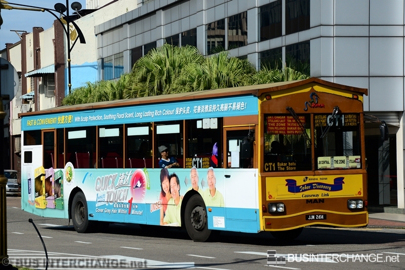 A MAN 18.250 / SL252 (A64) (JJM2414) operating on Causeway Link bus service CT1