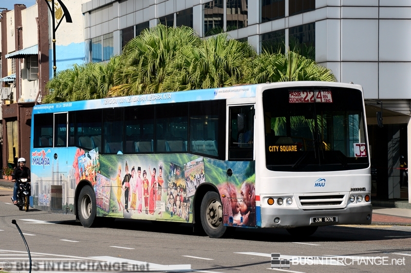 A Hino AK1JRKA (JJM8276) operating on Maju bus service 224