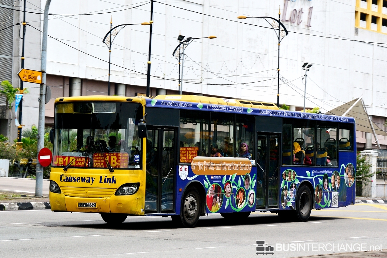 A Mercedes-Benz CBC1725 (JJV2852) operating on Causeway Link bus service 1B