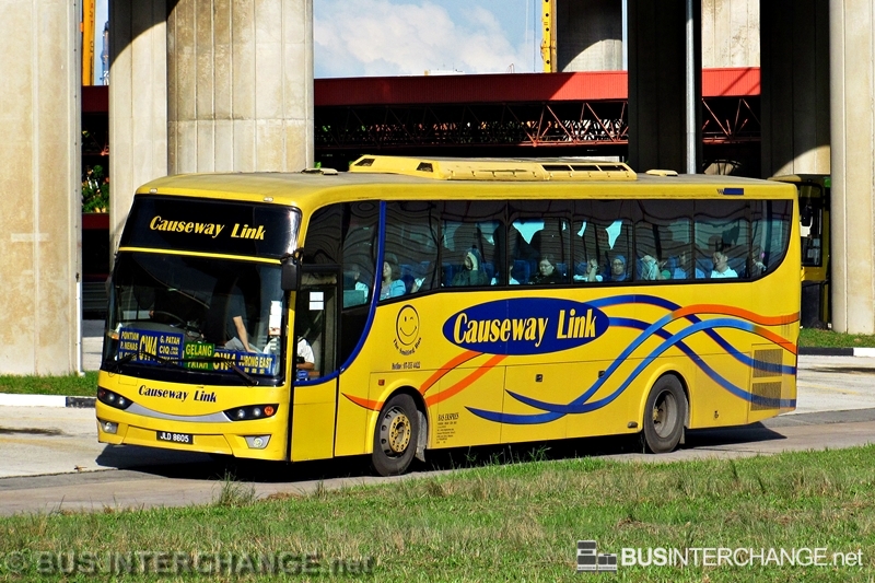 A Mercedes-Benz IBC1632/1636 (JLD8605) operating on Causeway Link bus service CW4