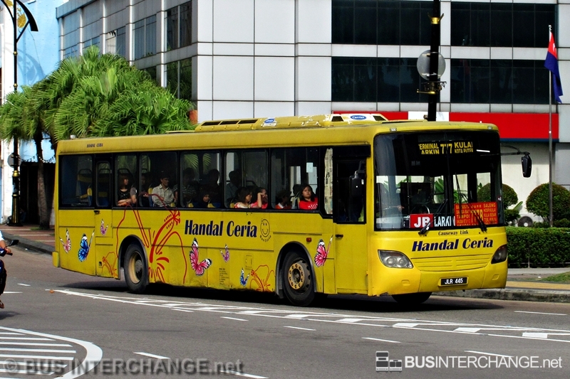 A MAN 18.250 / SL252 (A64) (JLR 445) operating on Causeway Link bus service 777
