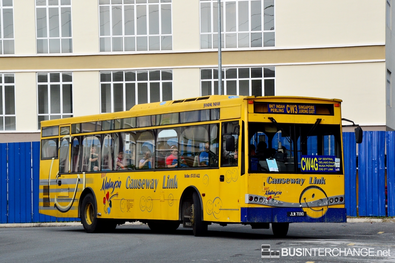 A Mercedes-Benz CBC1725 (JLW7090) operating on Causeway Link bus service CW4G