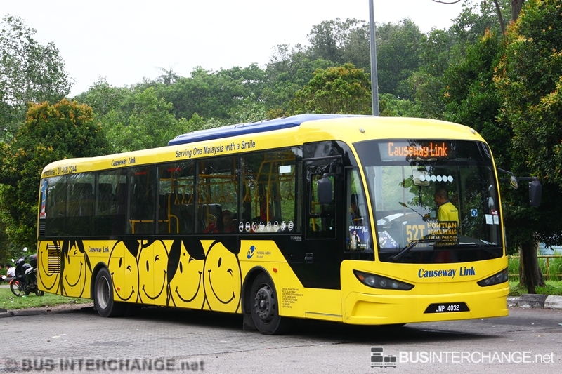 A Sksbus SA12-300 (JNP4032) operating on Causeway Link bus service 52T