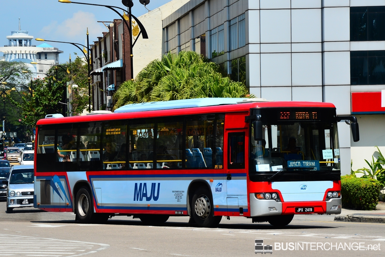 A Higer KLQ6128G (JPX2419) operating on Maju bus service 227