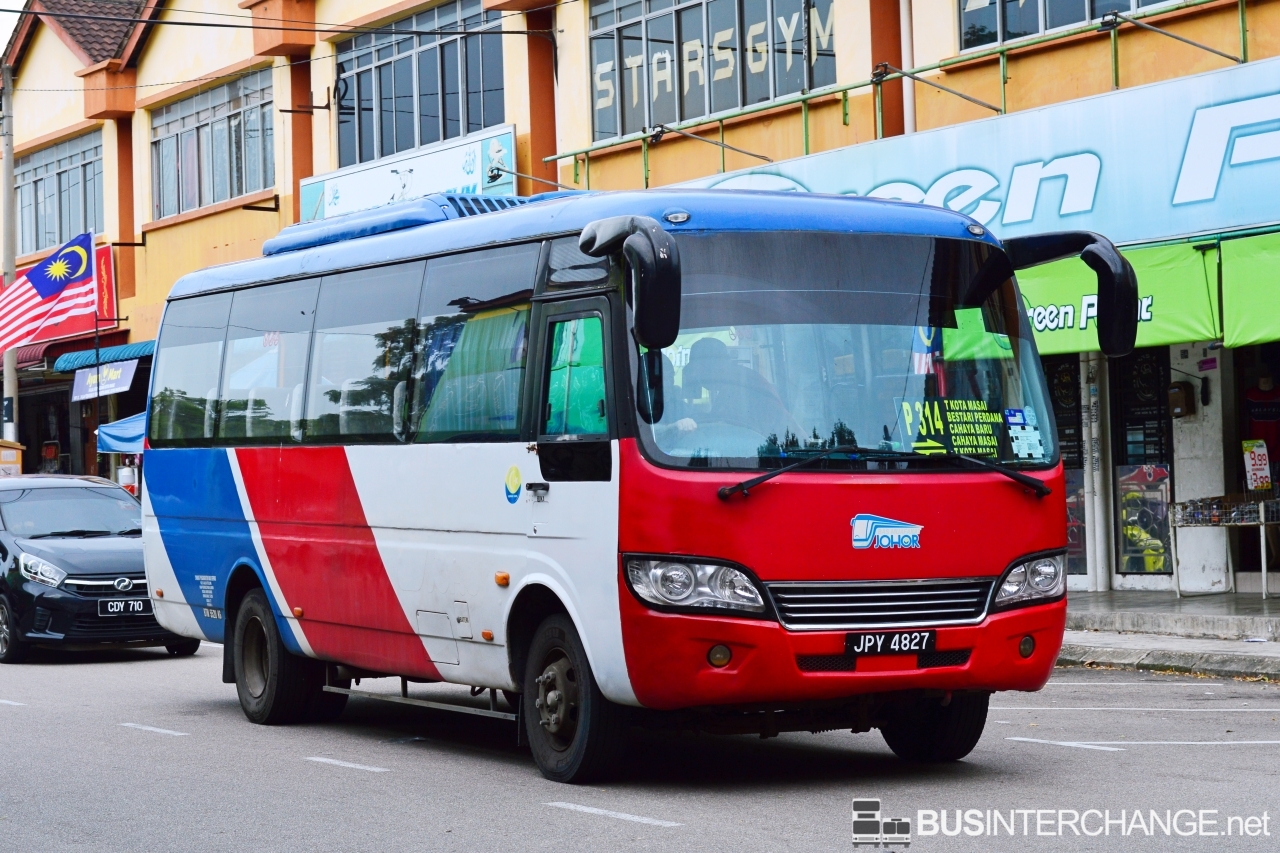 A Higer KLQ6729AR (JPY4827) operating on Maju bus service P314
