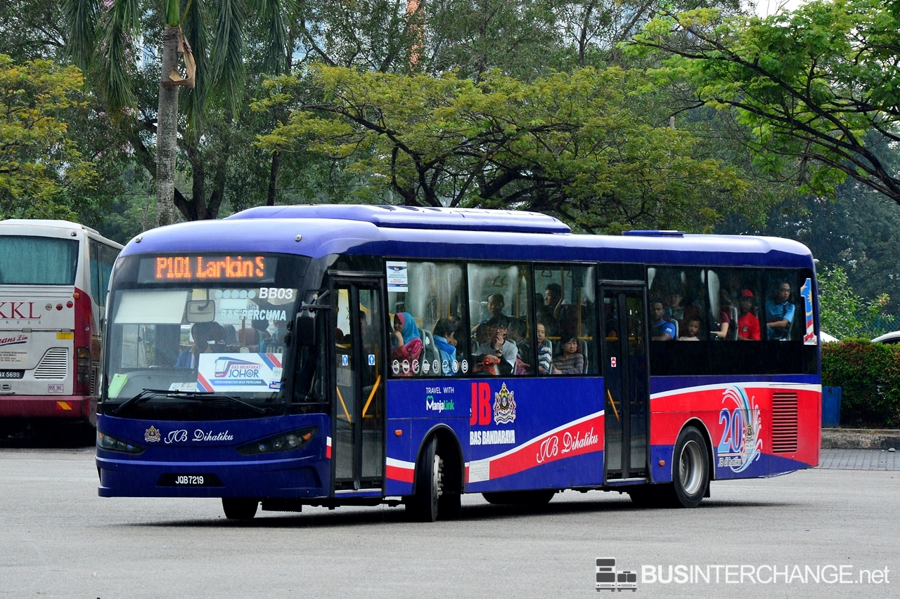 A Sksbus SA12-300 (JQB7219 ) operating on Causeway Link bus service P101
