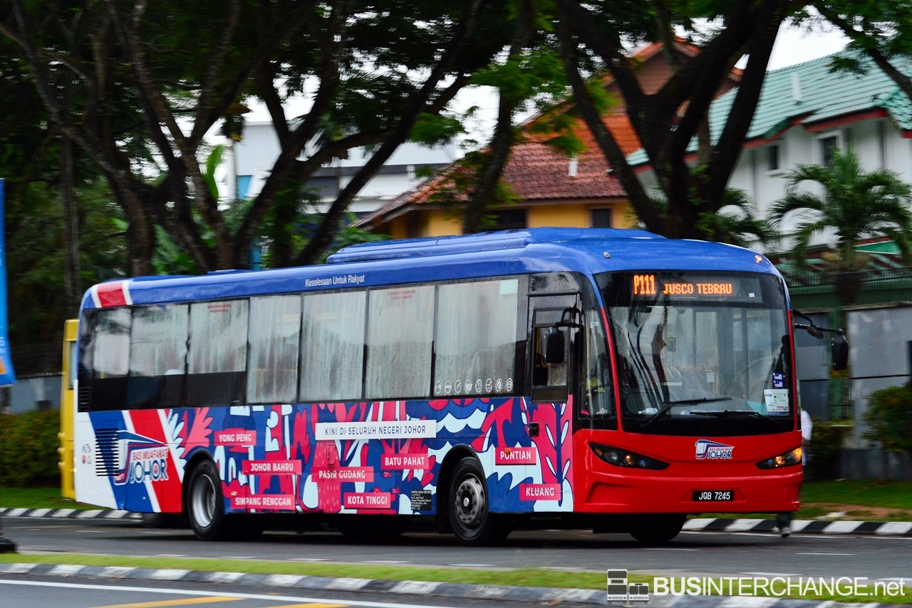 A Sksbus SA12-300 (JQB7245) operating on Causeway Link bus service P111