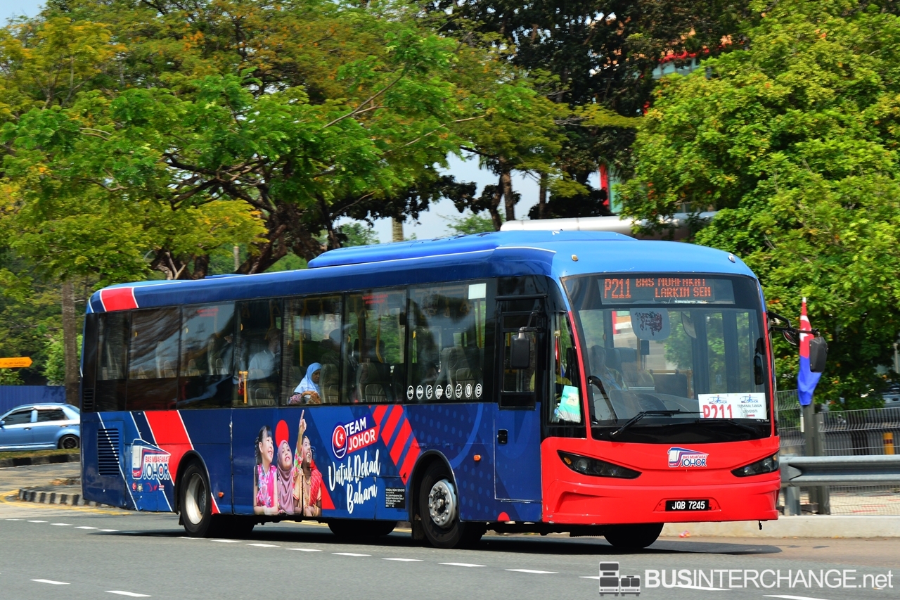 A Sksbus SA12-300 (JQB7245) operating on Causeway Link bus service P211