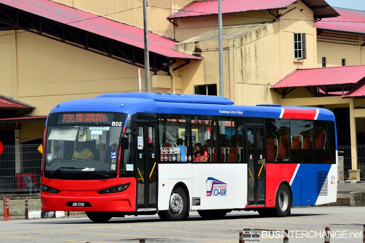 A Sksbus SA12-300 (JQB7256) operating on Causeway Link bus service P201