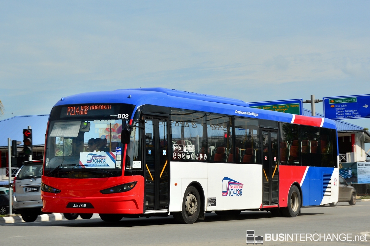 A Sksbus SA12-300 (JQB7256) operating on Causeway Link bus service P214