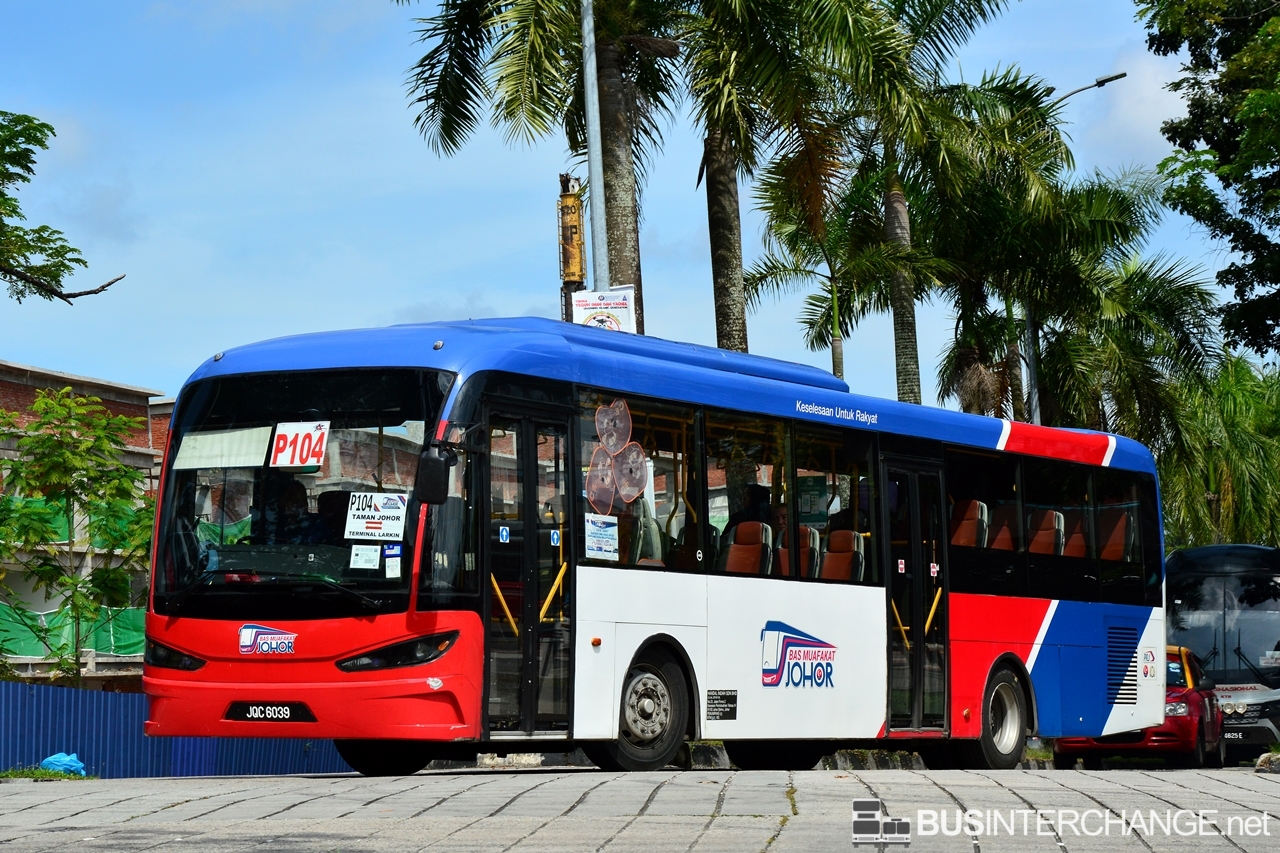 A Sksbus SA12-300 (JQC6039) operating on Causeway Link bus service P104