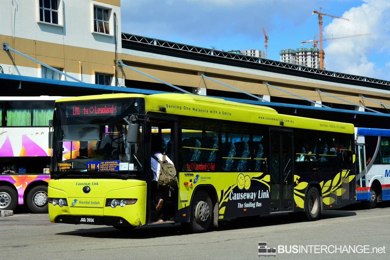 A Yutong ZK6118HG (JQQ3934) operating on Causeway Link bus service LM1