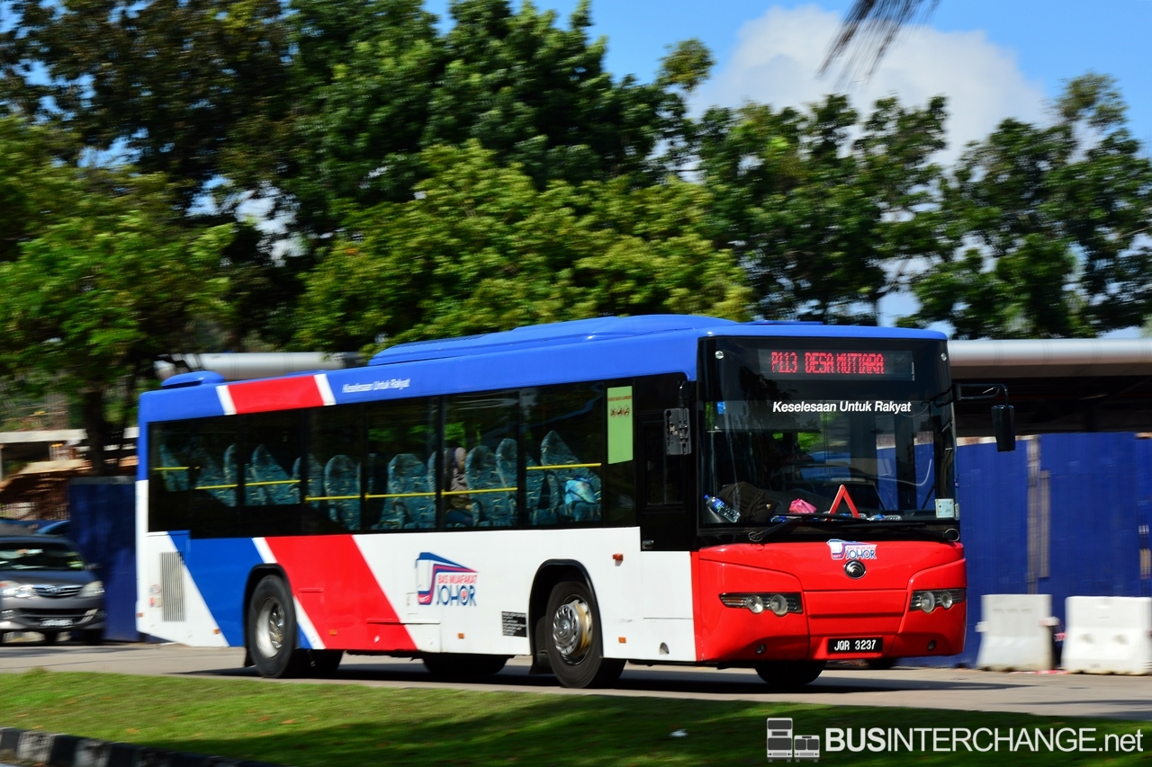 A Yutong ZK6118HG (JQR3237) operating on Causeway Link bus service P113