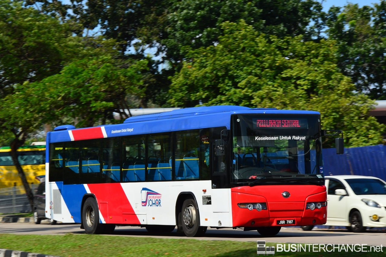 A Yutong ZK6118HG (JQR7187) operating on Causeway Link bus service P211