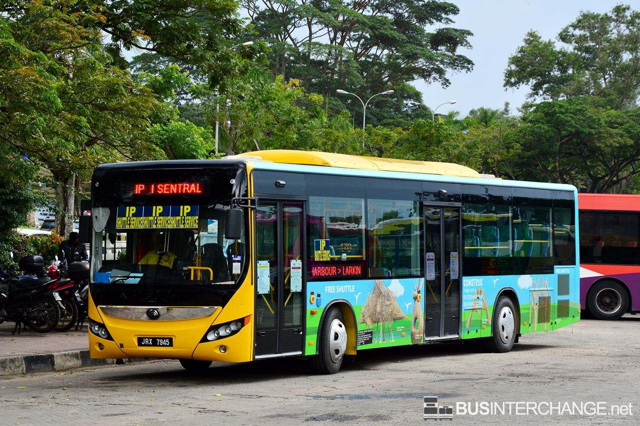 A Yutong ZK6126HG (JRX7945 ) operating on Causeway Link bus service IP