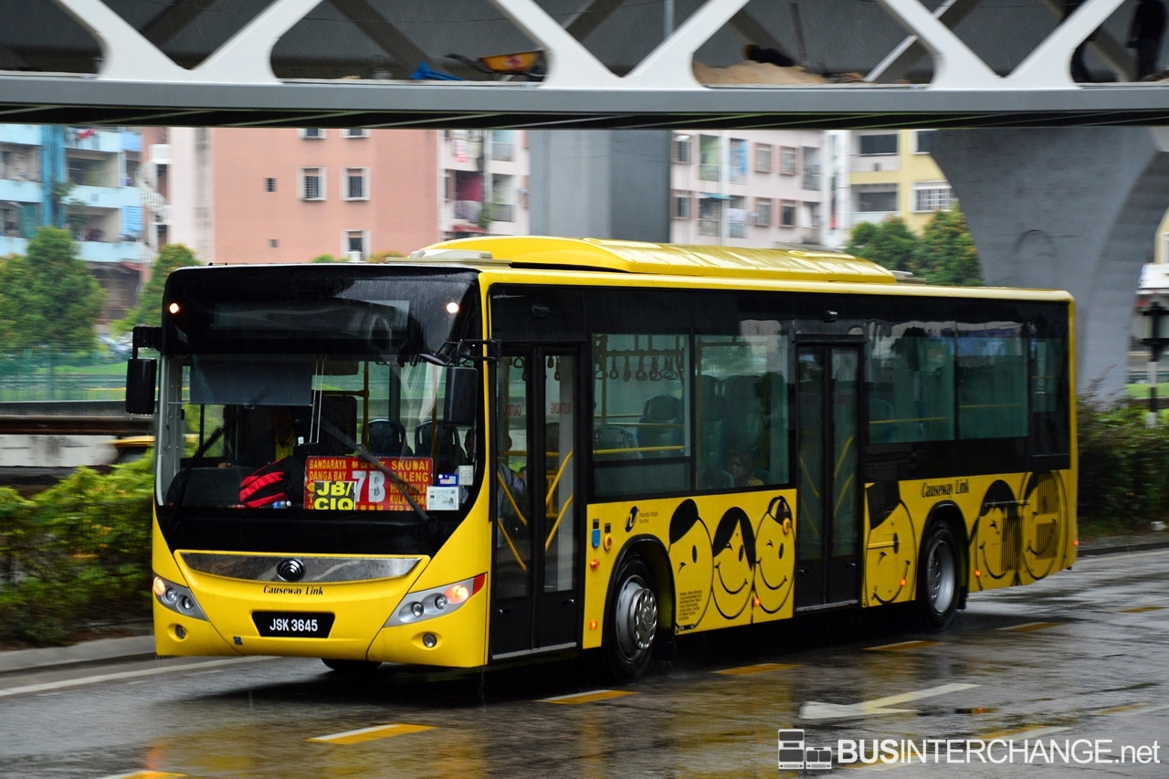 A Yutong ZK6126HG (JSK3645) operating on Causeway Link bus service 7B