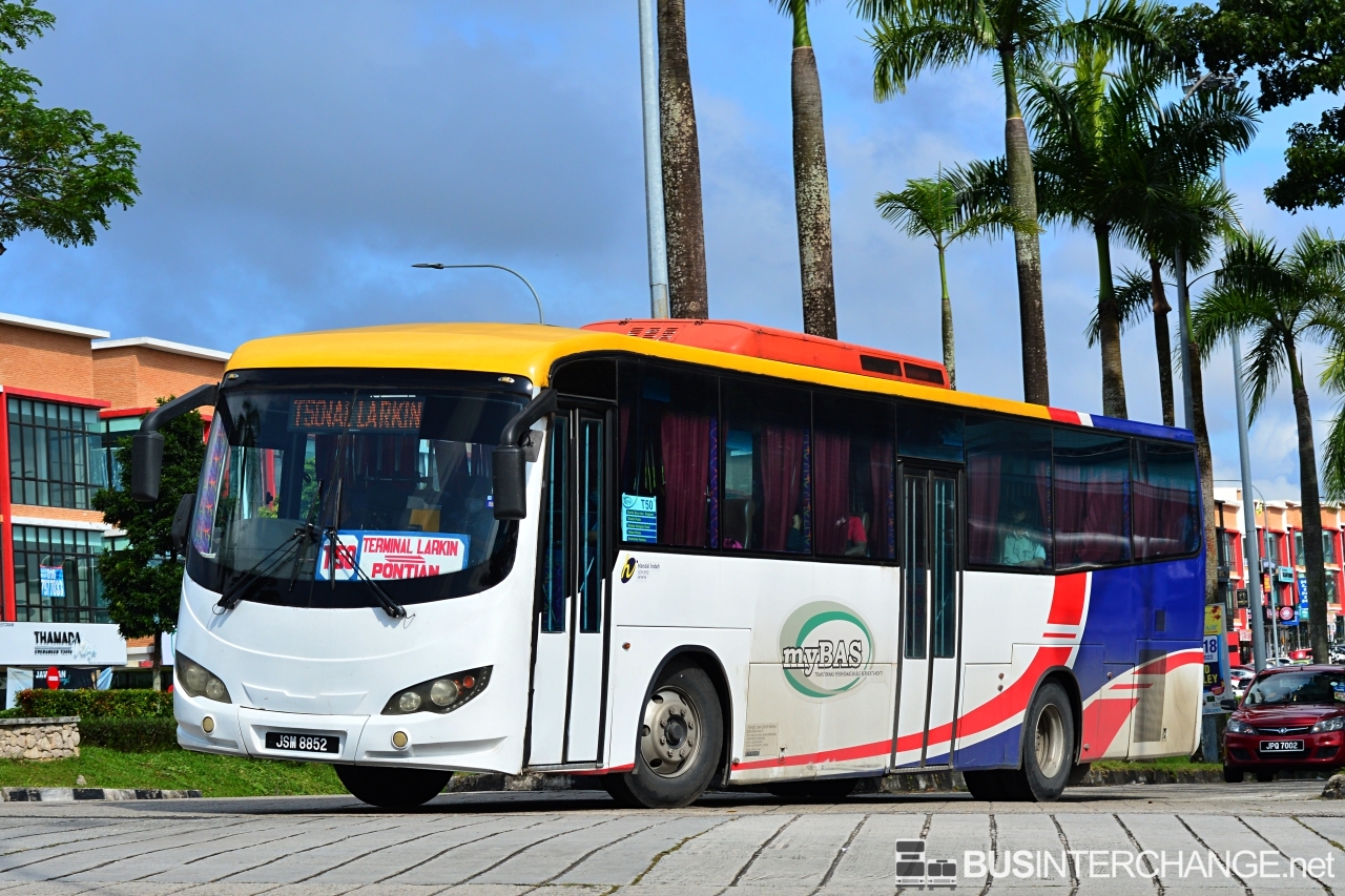A Hino RK1JSLL (JSM8852) operating on Causeway Link bus service T50
