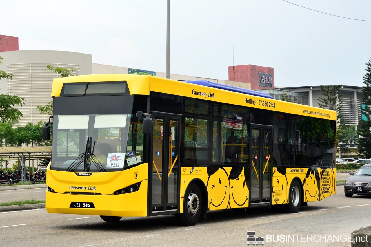 A Sksbus LEC-300H (JSX5412) operating on Causeway Link bus service P212