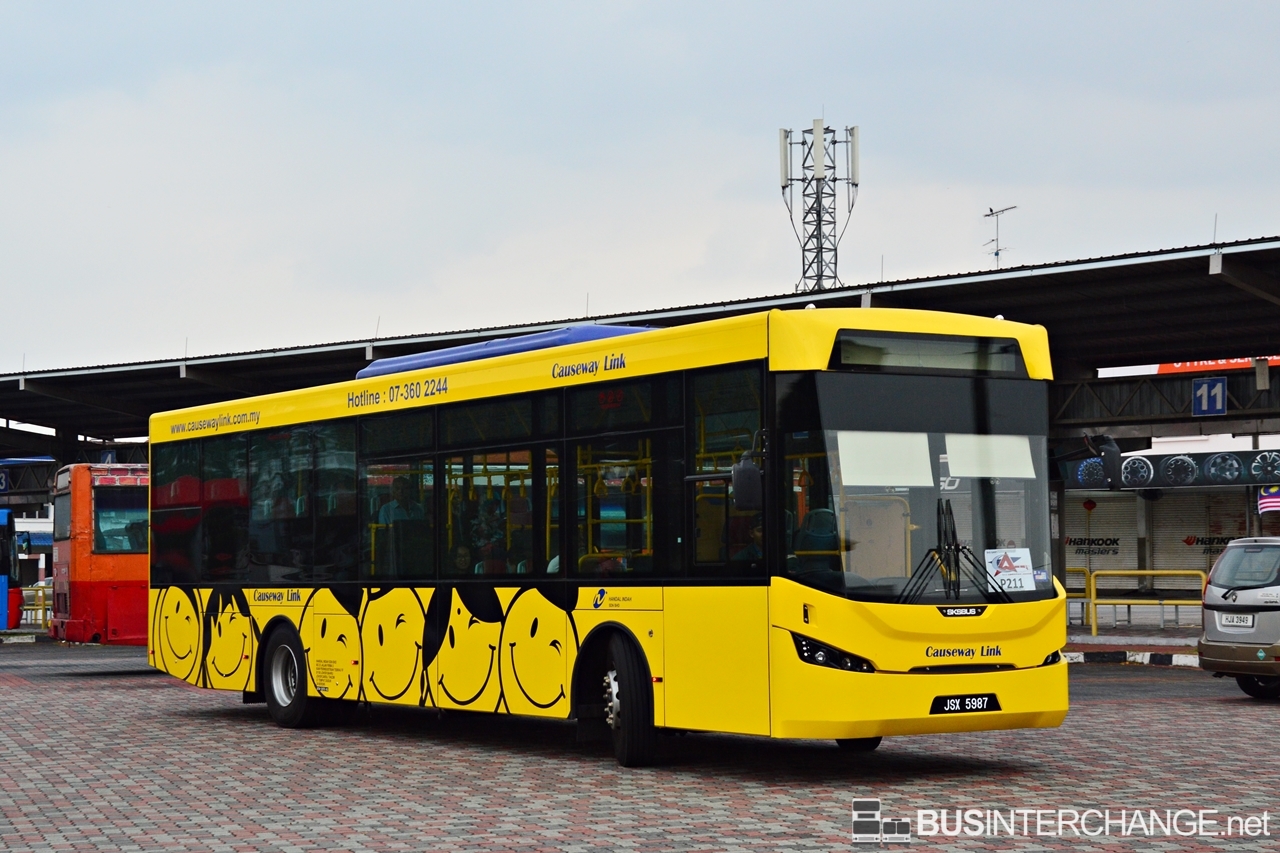 A Sksbus LEC-300H (JSX5987) operating on Causeway Link bus service P211