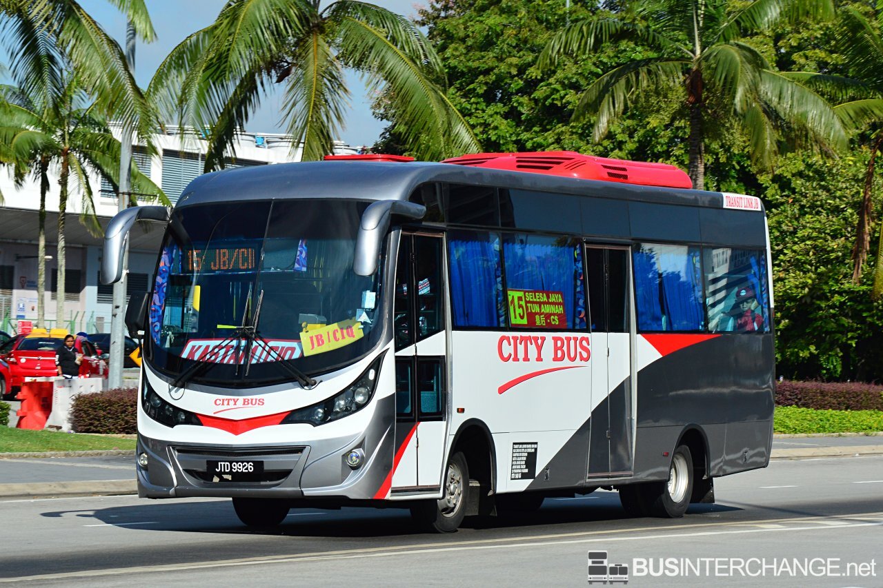 A Hino XZU720R (JTD9926) operating on City Bus bus service 15