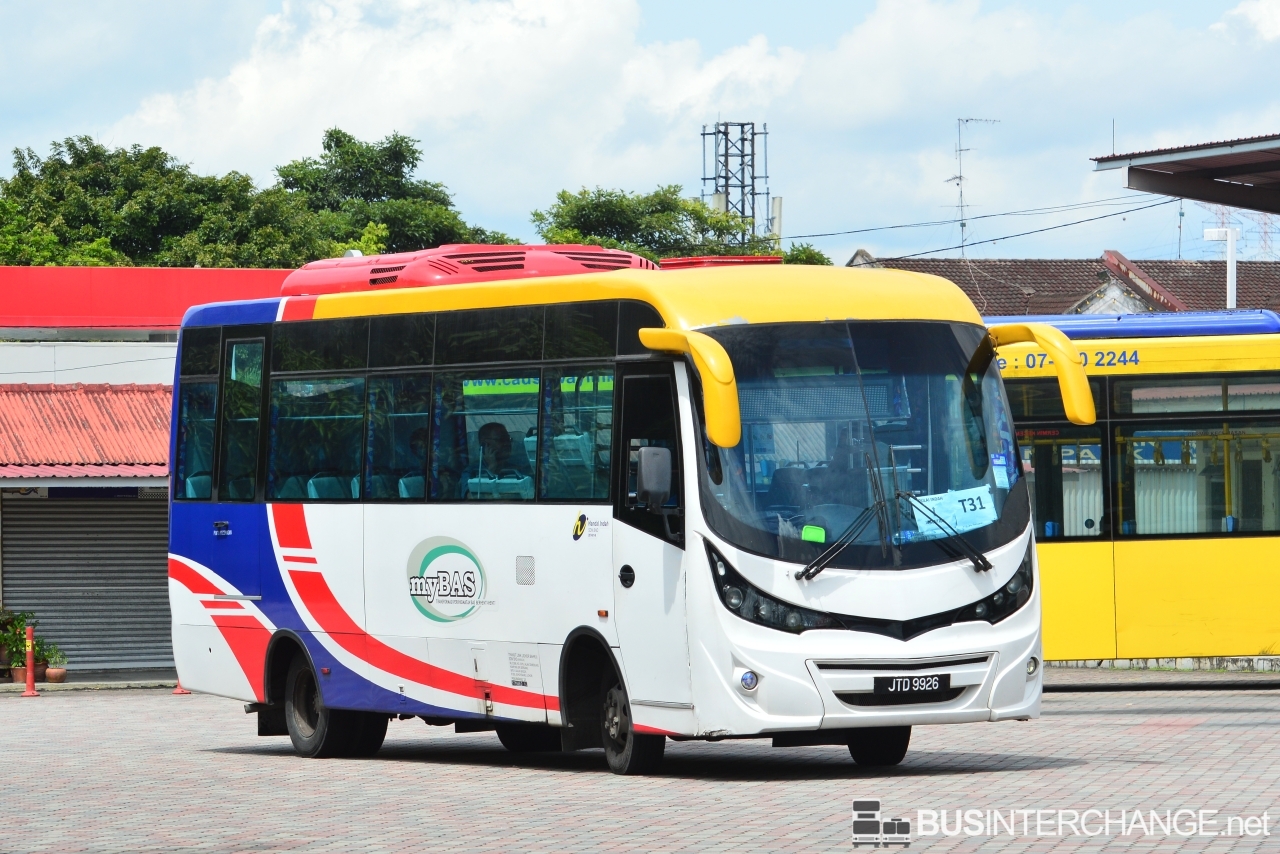 A Hino XZU720R (JTD9926) operating on Causeway Link bus service T31