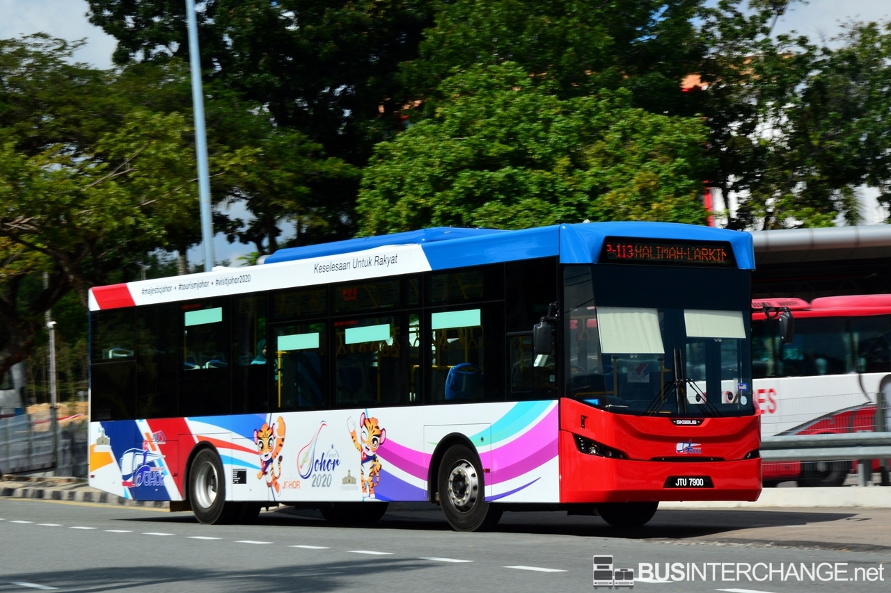 A Sksbus LEC-300H (JTU7900) operating on Mayang Sari bus service P113