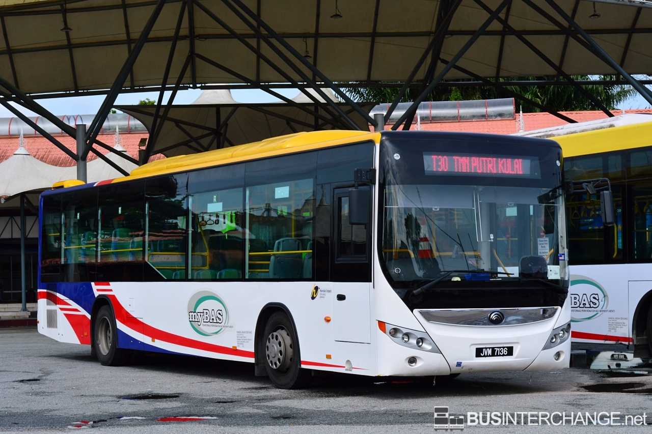 A Yutong ZK6126HG (JVM7136) operating on Causeway Link bus service T30