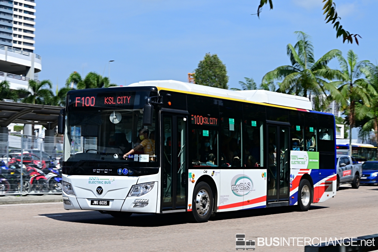 A Foton C10 Electric Bus (JWG6035) operating on Causeway Link bus service F100