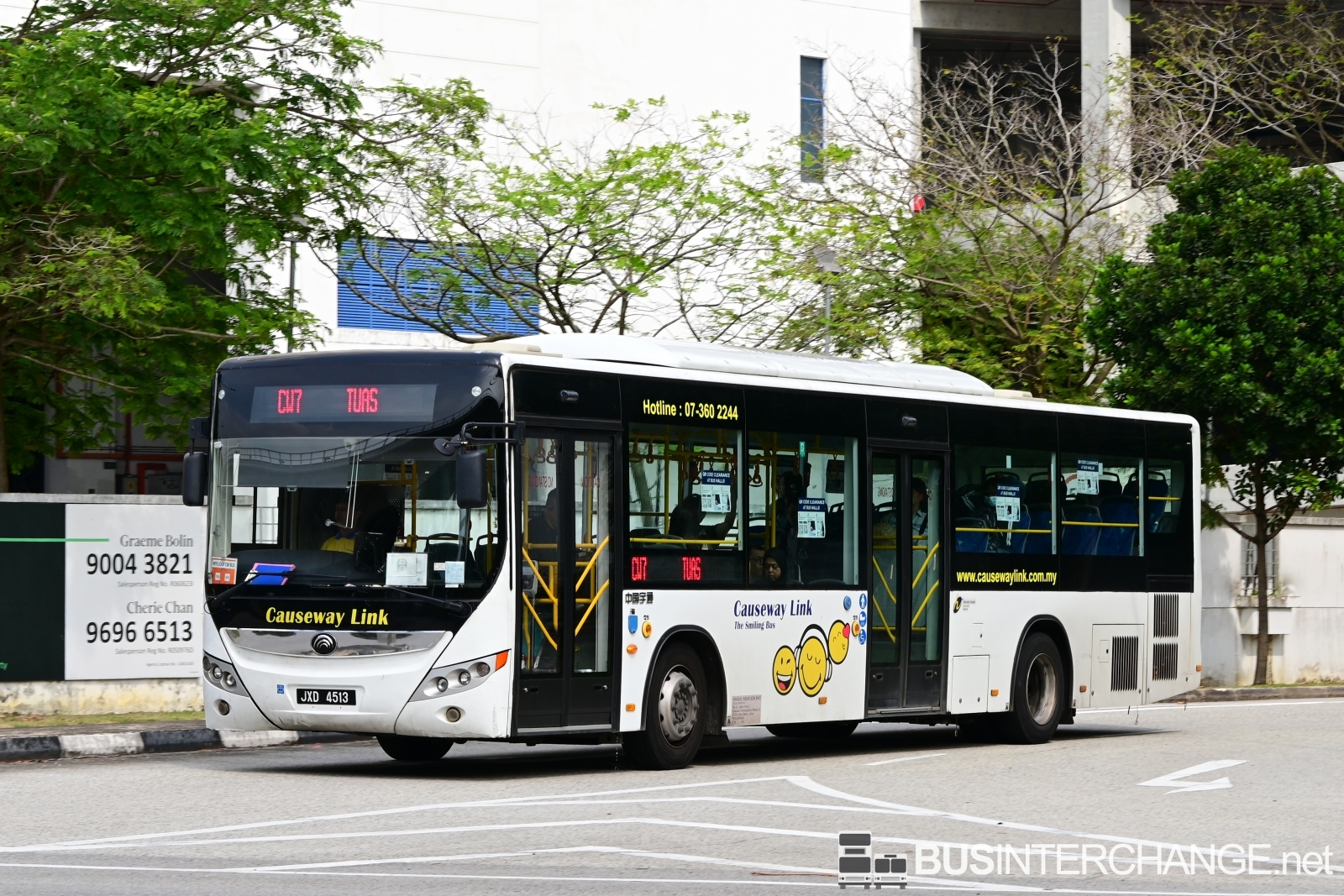 A Yutong ZK6126HG (JXD4513) operating on Causeway Link bus service CW7