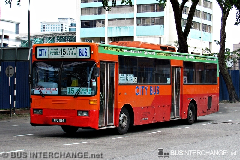 A Mercedes-Benz OH1318 (WFJ1607) operating on City Bus bus service 15