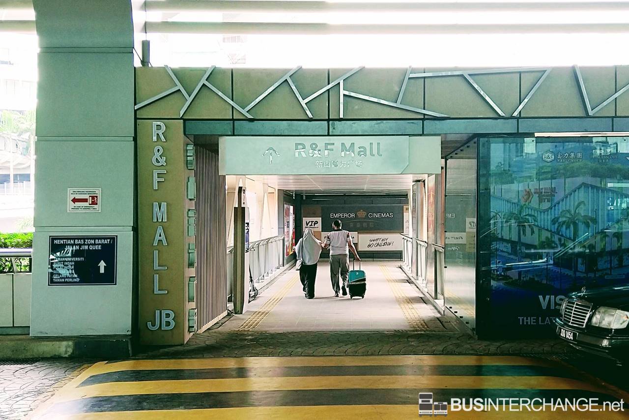 Entrance to the link bridge to Jalan Jim Quee (Opposite JB Sentral Terminal). The bridge is accessible from level 2 at JB Sentral.